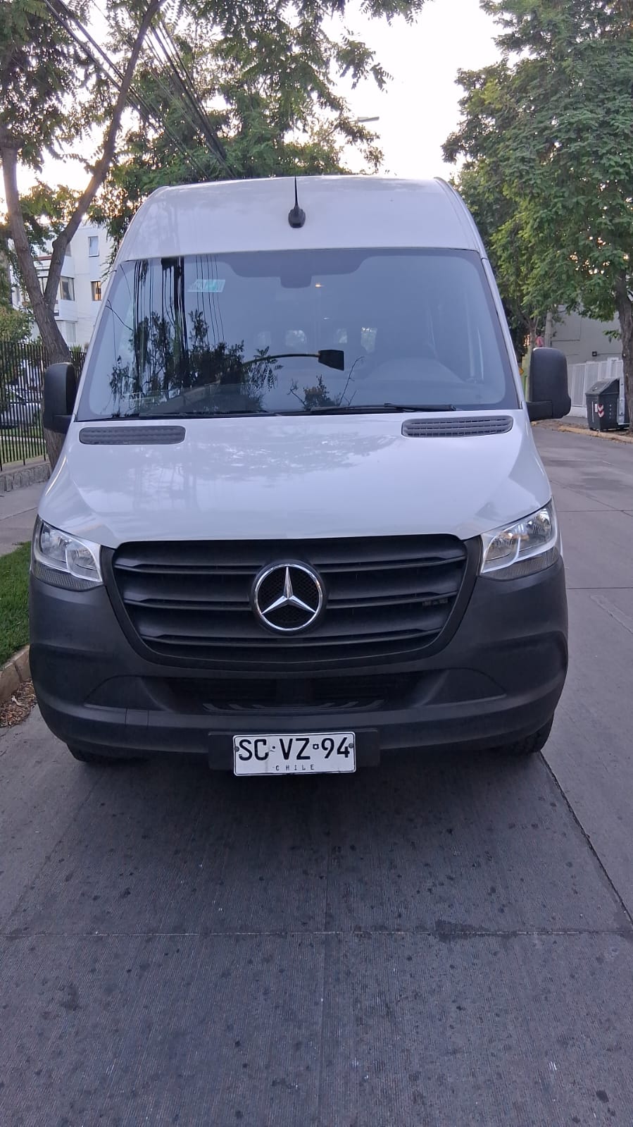 Minibús Mercedes-Benz de frente